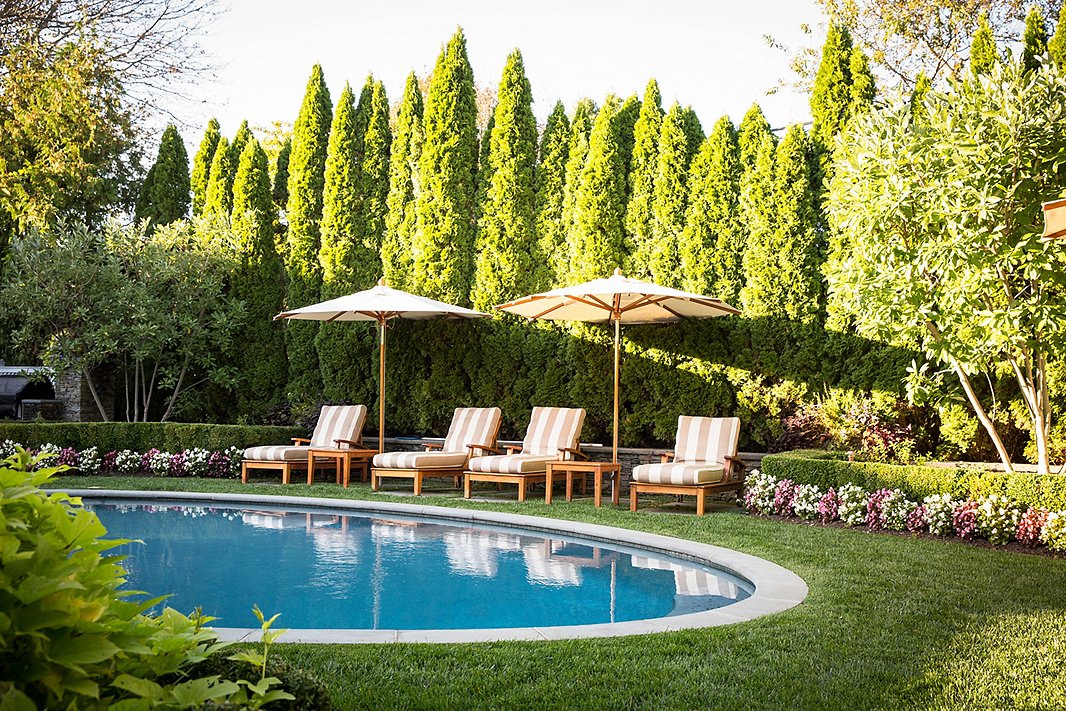 10-chic-pool-decorating-ideas